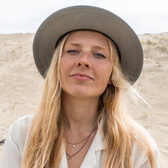 Meet your Posher, Elena - Picture 1 of 1